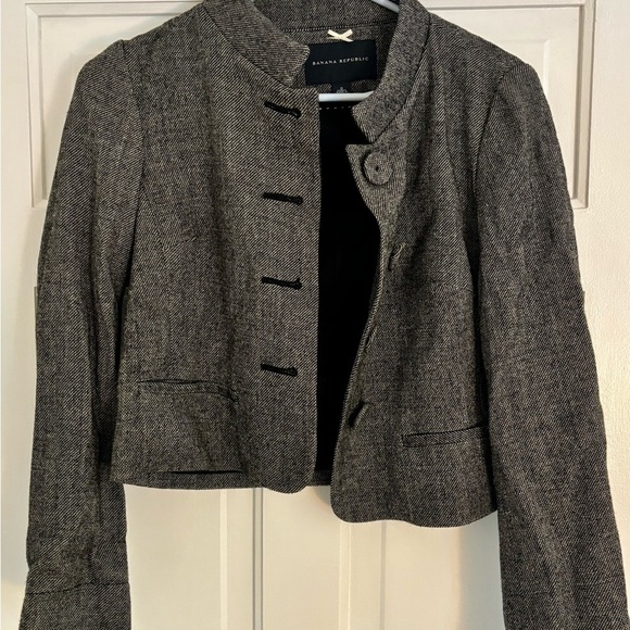 Banana Republic Jackets & Blazers - NWOT Banana Republic Cropped Tweed Jacket Size 0 Structured Button Front